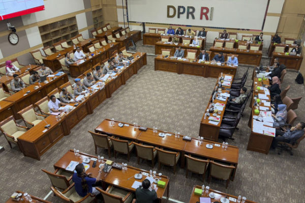 Rapat dengar pendapat umum (RDPU) Komisi III DPR RI dengan Polda Aceh terkait kasus dugaan Ipda Yohananda Fajri paksa pacar aborsi di gedung Parlemen, Jakarta pada Kamis (6/2/2025).  Foto: Abid Raihan/kumparan