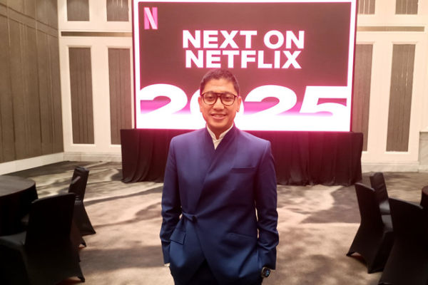 Kimo Stamboel ceritakan proyek film terbarunya 'Abadi Nan Jaya', dalam konferensi pers Next On Netflix 2025 di SCBD, Jakarta Selatan, Rabu (5/2/2025). Foto: Giovanni/kumparan