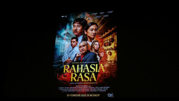 Konferensi pers perilisan poster dan trailer film Rahasia Rasa di Kawasan Cikini, Jakarta Pusat, Rabu (22/1/2025).
 Foto: Aprilandika Pratama/kumparan