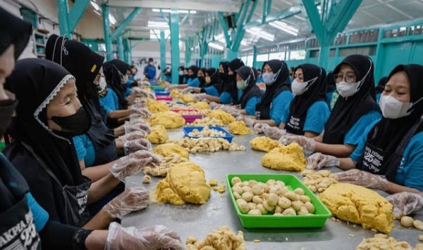 Proses pembuatan Bakpia Pathok 25. Foto: Bakpia Pathok 25