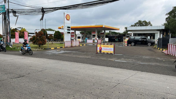 Stok BBM di SPBU Shell, Jalan Raya Puspitek, Tangerang Selatan, kosong, Sabtu (8/2/2025). Foto: Reza Aditya/kumparan