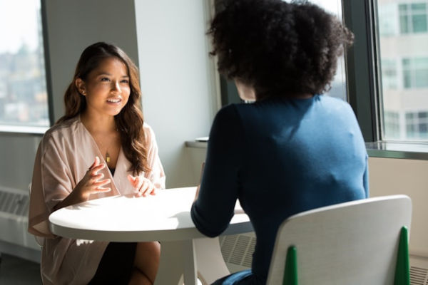 Cara Menjawab Gaji yang Diharapkan Saat Interview. Foto Hanya Ilustrasi, Bukan Sebenarnya. Sumber Foto: Unsplash.com/Christina @ wocintechchat.com