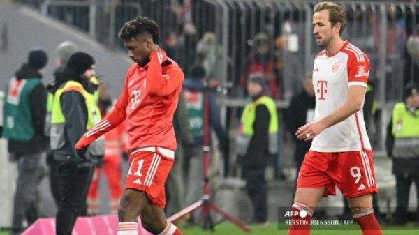 Penyerang Bayern Munich Prancis #11 Kingsley Coman dan penyerang Inggris Bayern Munich #09 Harry Kane meninggalkan lapangan setelah pertandingan sepak bola divisi satu Jerman Bundesliga antara Bayern Munich dan Werder Bremen di Munich pada 21 Januari 2024.