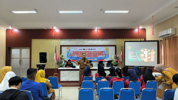 Pemaparan materi terkait bencana yang ada di Kota Samarinda oleh Ir. Hamzah Umar, S.T., M.T., IPM., Analis Bencana BPBD Kota Samarinda. Foto: Aji Muhammad Rifqi Abdillah (Dokumentasi Pribadi).