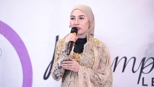 Founder Perempuan Level Up Shandy Purnamasari saat pemberian penghargaan '10 Kartini Perempuan Level Up', Kamis (21/4/2022). Foto: Perempuan Level Up