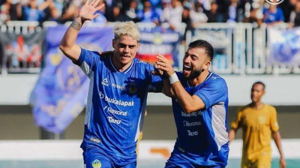 Striker PSIM Yogyakarta Rafinha ketika mencetak gol dalam kompetisi Liga 2 2024/2025.