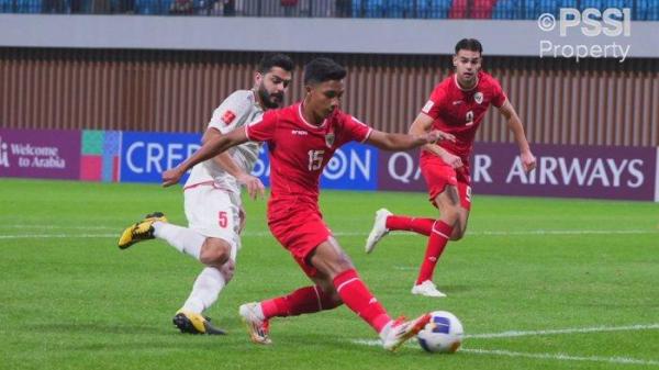 Aksi pemain Timnas U20 Indonesia melawan Iran di Piala Asia U20 2025. Skuad Garuda Muda besutan Indra Sjafri kalah telak dengan skor 0-3, Kamis (13/2/2025).