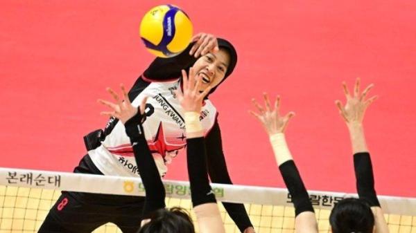 Pevoli asal Indonesia, Megawati Hangestri saat membela Red Sparks melawan Ai Peppers dalam lanjutan Liga Voli Putri Korea 2024/25 di Yeomju Gymnasium, Kamis (26/12/2024).