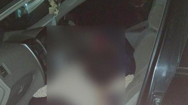 PASUTRI TEWAS Sepasang suami-istri, ER (32) dan IM (28), ditemukan tewas dalam mobil pada Senin (17/2/2025) malam. Mereka diduga mengalami keracunan sehingga meninggal dunia.