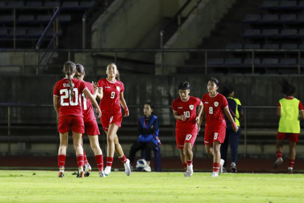 Claudia Scheunemann melakukan selebrasi dalam pertandingan Timnas Wanita Indonesia melawan Timnas Wanita Malaysia di ASEAN Women's Cup 2024. Foto: Dok. Lao Football Federation