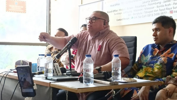 Pengacara Razman Arif Nasution Gelar Konferensi Pers di Kawasan Kuningan, Jakarta Selatan. Foto: Aprilandika Pratama/kumparan