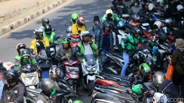 Ribuan driver ojek online (ojol) se-Jabodetabek bakal menggelar demonstrasi (demo), siang hari ini Kamis (29/8/2024). Pagi tadi mereka masih melayani penumpang.