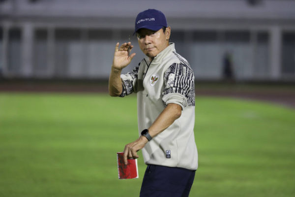 Pelatih Timnas Indonesia Shin Tae-yong melakukan latihan di Stadion Madya, Kompleks Gelora Bung Karno, Jakarta, Minggu (8/9/2024). Foto: Iqbal Firdaus/kumparan