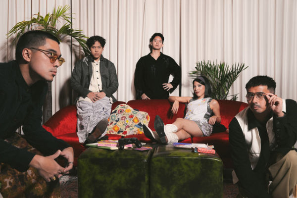 Band alternative-pop Lomba Sihir rilis lagu yang didedikasikan untuk sofa. Foto: Dok. Istimewa