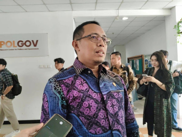 Kepala Kantor Komunikasi Kepresidenan (PCO) Hasan Nasbi di Fisipol UGM, Rabu (11/12). Foto: Arfiansyah Panji/kumparan