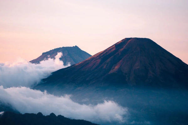 Gunung di Jawa Tengah. Foto hanya ilustrasi, bukan tempat yang sebenarnya. Sumber: Pexels/Muhammad Syahroyni