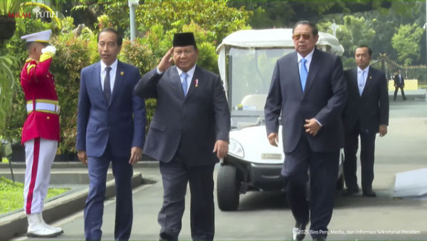 Momen Presiden Prabowo satu mobil dengan SBY dan Jokowi jelang peluncuran Danantara di Istana Merdeka, Jakarta Pusat, Senin (24/2/2025). Foto: YouTube/ Sekretariat Presiden