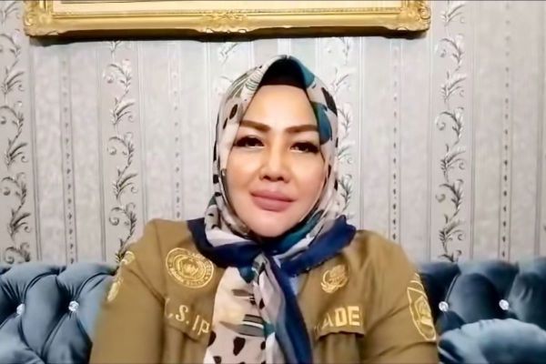 Kepala Desa Gunung Menyan, Kabupaten Bogor, Wiwin Komalasari, akhirnya buka suara terkait videonya yang viral di media sosial. 