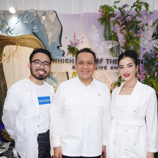 (ki-ka) CEO Rekosistem Ernest Christian, Wakil Menteri Lingkungan RI Diaz Hendropriyono, CEO MOP Beauty Tasya Farasya di acara peluncuran Waste Station di RDTX Place Kuningan, Jakarta Senin (24/2). Foto: MOP Beauty