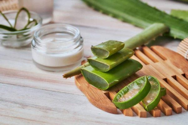 how use aloe vera on face to get glowing skin care