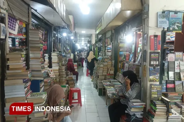 Suasana-di-Pasar-Buku-Wilis-h.jpg