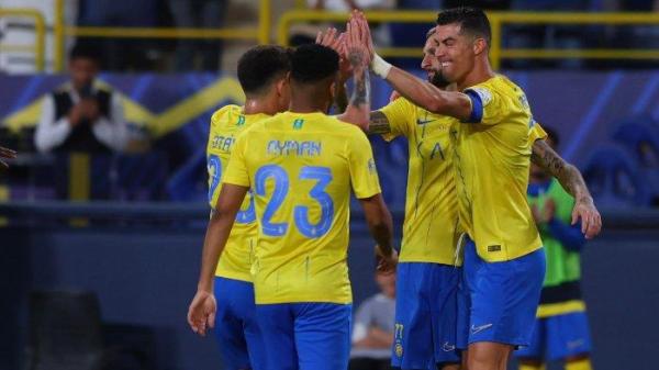 AKSI CRISTIANO RONALDO - Selebrasi Cristiano Ronaldo bersama pemain Al Nassr saat kalahkan Al Wehda pada pekan ke-30 Liga Arab Saudi di Al Awwal Stadium, Minggu (5/5/2024).