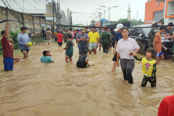 Kondisi banjir di perumahan Pondok Gede Permai, Jatiasih, Bekasi, Selasa (4/3/2025). Foto: Rachmadi Rasyad/kumparan