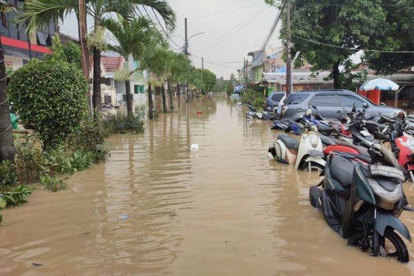 Kondisi banjir di perumahan Pondok Gede Permai, Jatiasih, Bekasi, Selasa (4/3/2025). Foto: Rachmadi Rasyad/kumparan