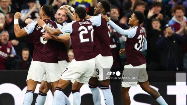 Gelandang Aston Villa asal Skotlandia #07 John McGinn (kedua dari kiri) merayakan gol pertamanya bersama rekan satu timnya selama pertandingan sepak bola Liga Champions UEFA antara Aston Villa dan Bologna di Villa Park di Birmingham, Inggris bagian tengah pada 22 Oktober 2024. (Foto oleh Darren Staples / AFP)