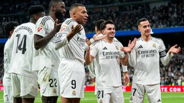 Selebrasi Kylian Mbappe bersama rekan setimnya Real Madrid setelah cetak gol ke gawang Sevilla di Liga Spanyol 2024/2025, Minggu (22/12) malam WIB.