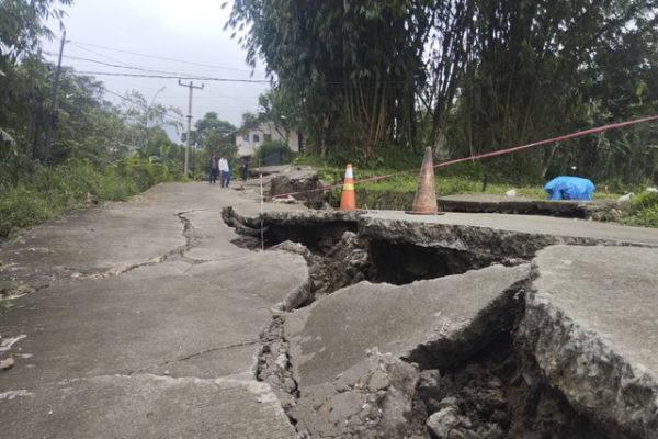 Kondisi pergerakan tanah terjadi di Kp. Curug, Desa Bojong Koneng, Kecamatan Babakan Madang, Kabupaten Bogor, Selasa (4/3/2025). Foto: Dok. Istimewa