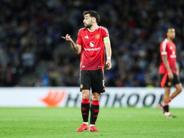 Manchester United midfielder Bruno Fernandes gestures during his side's match against Real Sociedad, on March 6, 2025