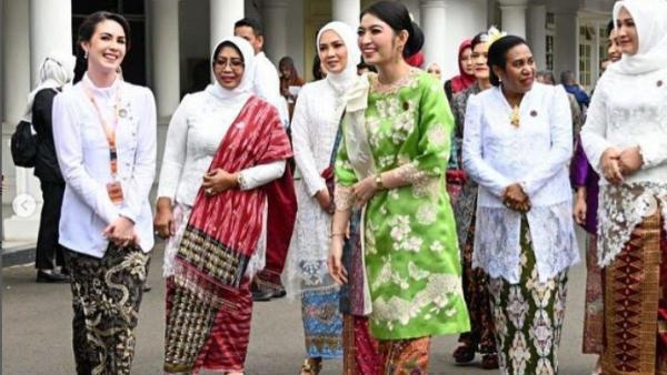 POTRET ARUMI DAN SELVI - Selvi Ananda melantik 34 Ketua Dekranasda periode 2025-2030, termasuk juga artis cantik, Arumi Bachsin.