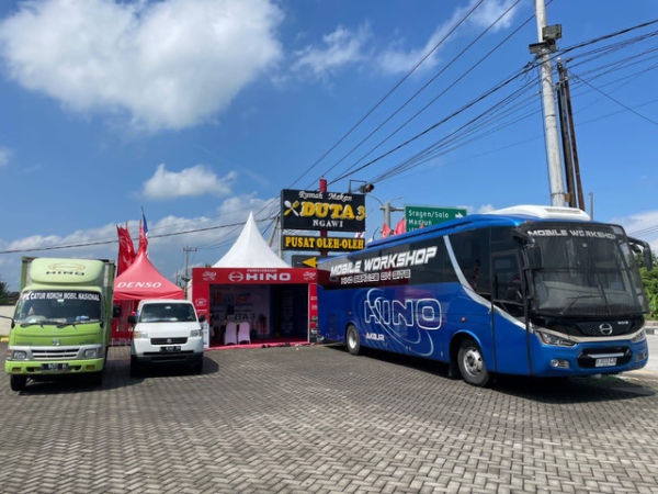 Posko Lebaran Hino. Foto: Hino