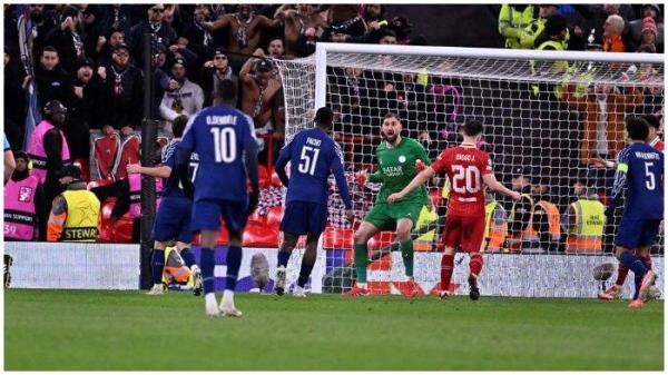 PENYELAMATAN DONNARUMMA - Aksi kiper Paris saint-Germain (PSG) setelah menyelamatkan gawangnya dari ancaman Liverpool pada babak 16 besar Liga Champions 2024/2025 di Anfield Stadium, Rabu (12/3/2025). (Website PSG - 12/3/2025)