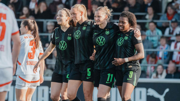 Tim VfL Wolfsburg menang 2-0 atas RB Leipzig di Frauen-Bundesliga 2024/25. Foto: VfL Wolfsburg