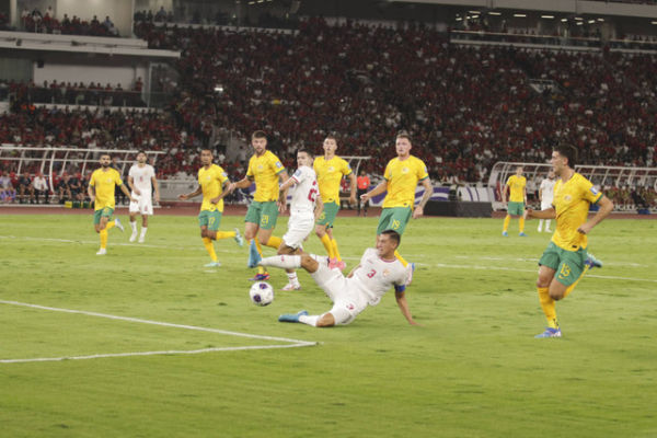 Timnas Indonesia Jay Idzes pada pertandingan Grup C putaran ketiga Kualifikasi Piala Dunia 2026 di Stadion Gelora Bung Karno, Jakarta, Selasa (10/9/2024). Foto: Subhan Zainuri/kumparan