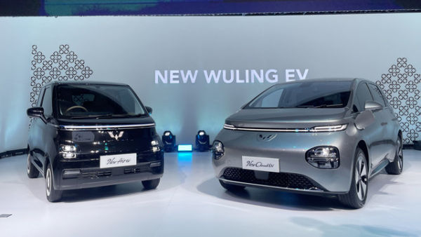 Wuling Motors meluncurkan dua mobil listrik baru, New Wuling Air ev dan New Cloud EV di IIMS 2025. Foto: Sena Pratama/kumparan