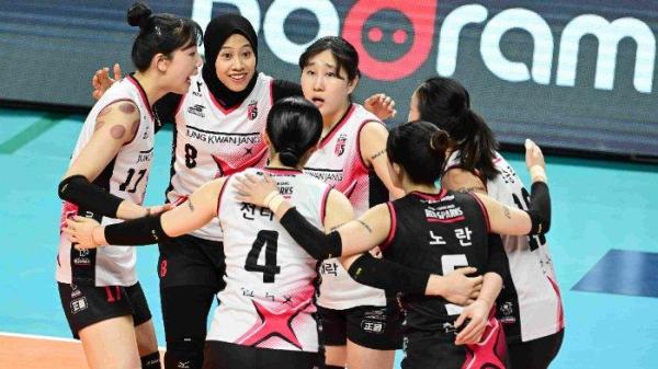 SELEBRASI RED SPARKS - Megawati Hangestri dan rekan setimnya di Red Sparks selebrasi dalam laga GS Caltex vs Red Sparks di Jangchung Arena pada 26 Februari 2025. (Foto: KOVO)