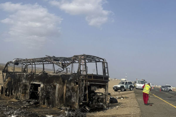 Bus jemaah umrah wni yang terbakar di Arab Saudi. Foto: Dok. Kemlu RI