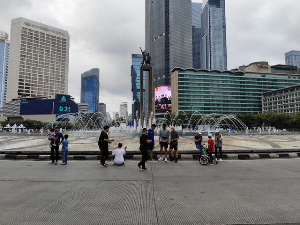 Suasana hari bebas kendaraan atau car free day di kawasan Bundaran HI, Jakarta, Minggu (23/3/2025) Foto: Luthfi Humam/kumparan