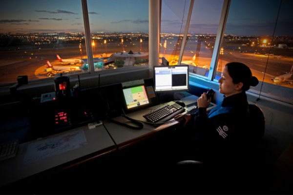 Petugas Air Traffic Controller Foto: Flickr / Johnson Barros