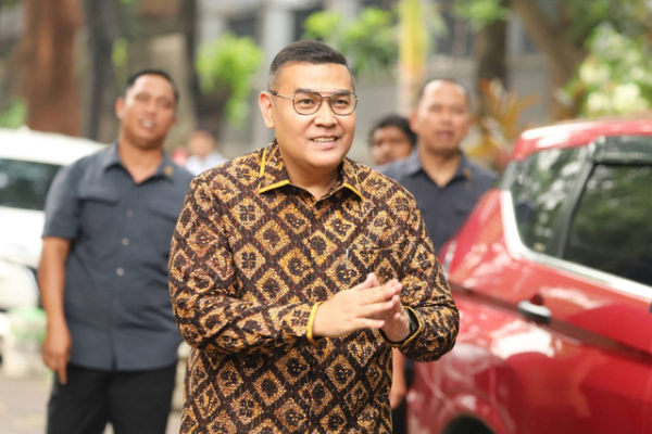 Ossy Darmawan tiba di kediaman Presiden terpilih Prabowo Subianto di Jalan Kertanegara, Jakarta, Selasa (15/10/2024). Foto: Iqbal Firdaus/kumparan