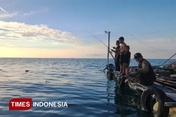 menikmati-hasil-tangkap-lobster-2.jpg