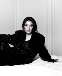 Ayeza Khan slammed for bold photoshoot look
