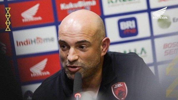 PROFIL PEMAIN - Pelatih PSM, Bernardo Tavares membawa PSM Makassar masuk tiga besar klasemen sementara Liga 1 2022 dan semifinal AFC Cup 2022. Potret Bernardo Tavares Pelatih Kepala PSM Makassar yang kini di lirik PSIM Yogyakarta, Sabtu (15/3/2025).
