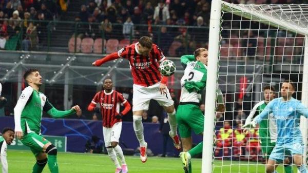 TANDUKAN GIMENEZ - Aksi penyerang AC MIlan, Santiago Gimenez mencetak gol gawang Feyenoord pada pertandingan leg kedua babak play-off Liga Champions di San Siro, Rabu (19/2/2025) dini hari WIB. AC Milan gagal lolos ke 16 besar setelah takluk dari Feyenoord dengan agregat 1-2.