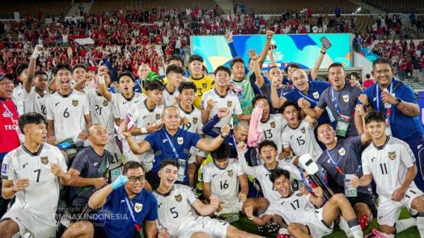 SELEBRASI INDONESIA - Perayaan kemenangan skor 0-1 skuad Timnas U17 Indonesia atas Korea Selatan pada laga pembuka grup C Piala Asia U17 2025 Arab Saudi, Jumat (4/4/2025). (Dok: PSSI - 5/4/2025)