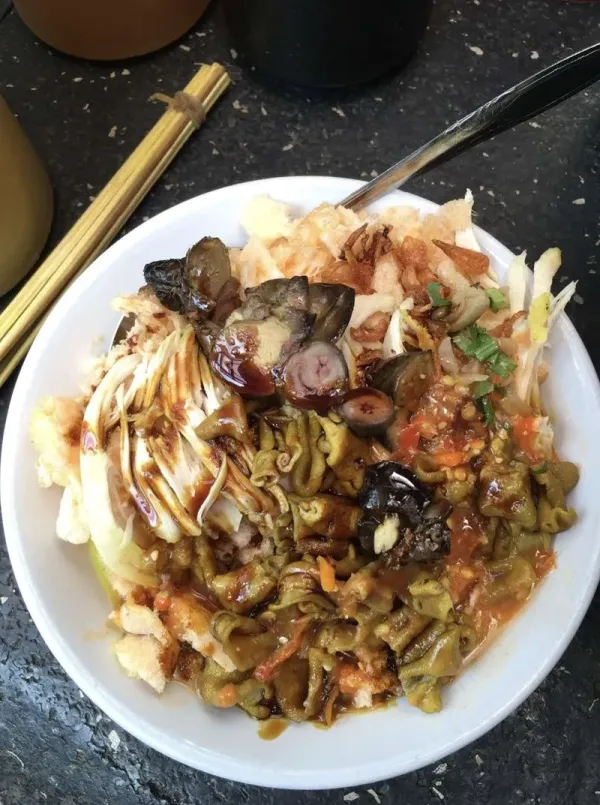 10 Bubur Ayam Enak di Jakarta Buat Spot Sarapan