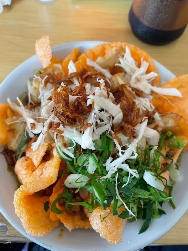 10 Bubur Ayam Enak di Jakarta Buat Spot Sarapan